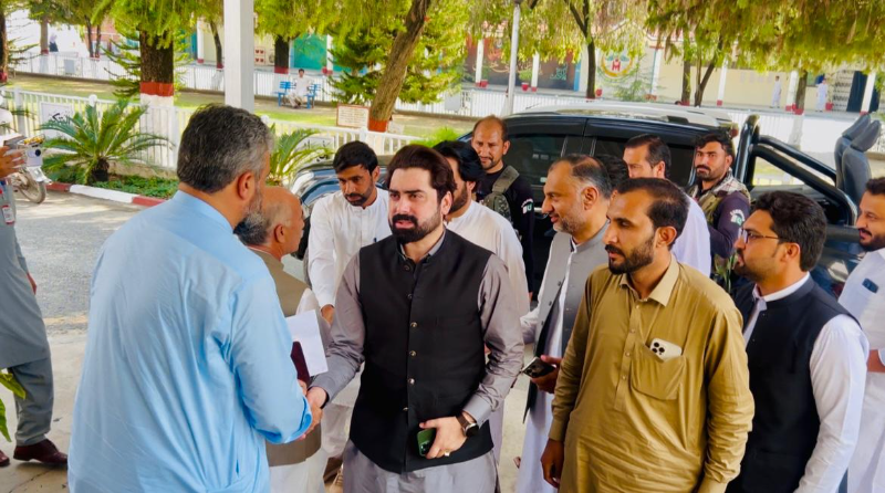 Special Assistant to Chief Minister for Science and Information Technology Dr. Shafqat Ayaz visited the University of Malakand, where he was warmly welcomed by the Vice-Chancellor, Professors, and Administration.